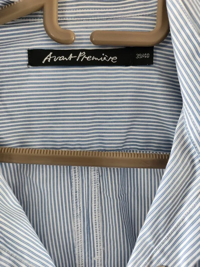 Chemise manches longues Avant première taille M très bon état bleue et blanche a rayures - photo numéro 3