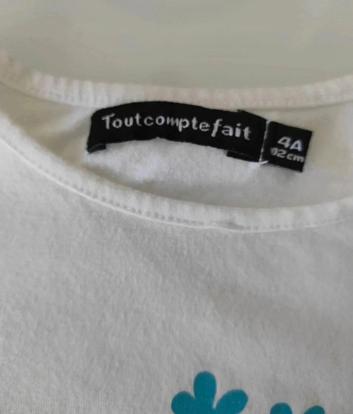 15 € Ensemble short et tee-shirt Tout compte fait 4 ans Excellent état - photo numéro 4