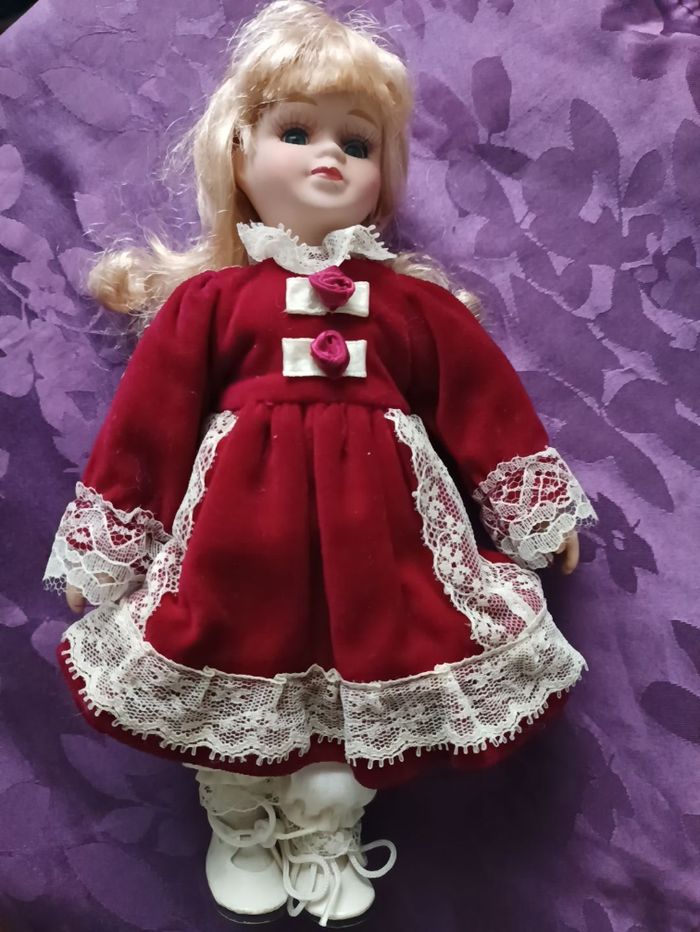 Poupée porcelaine - photo numéro 2
