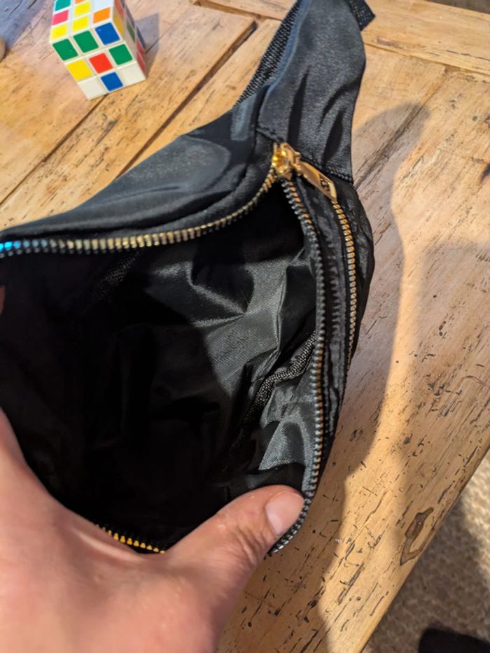🖤 Banane Noire Matelassée – L’Accessoire Stylé et Pratique ! 🖤 - photo numéro 3