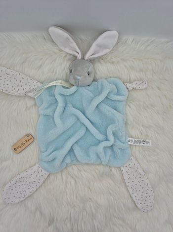 Doudou plat lapin gris bleu turquoise Plume Lapinou Kaloo