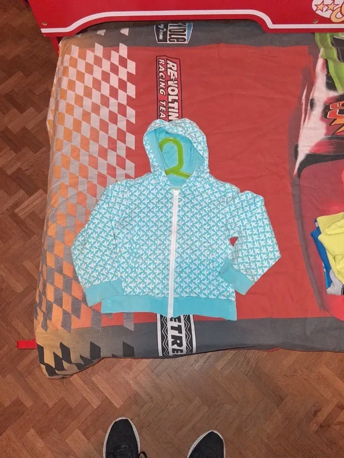 Sweat zippé a capuche 3ans