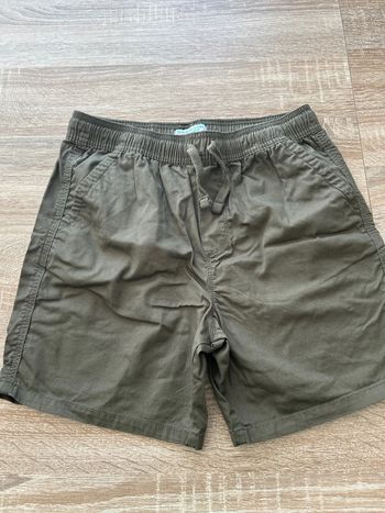 Short Primark kaki 10/11 ans