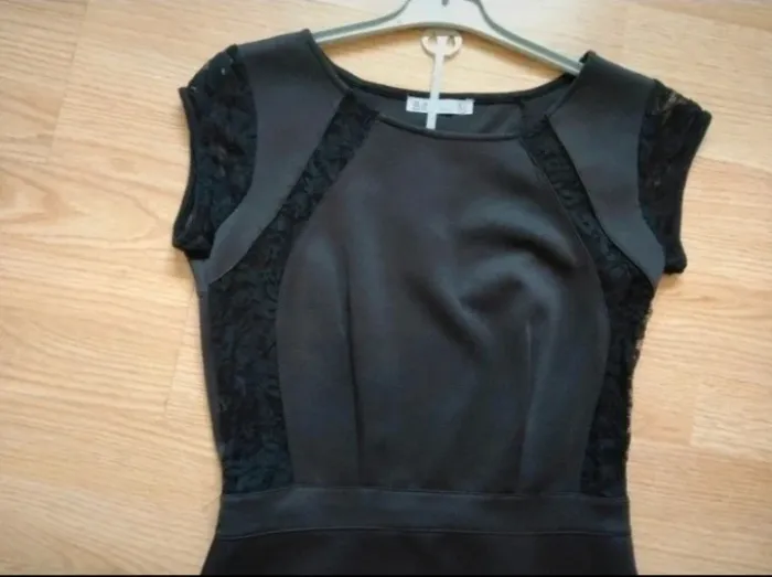 Robe courte. Noire. Femme . B&K style.
Taille M - photo numéro 5