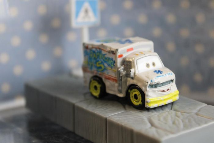 Disney Pixar cars mini racer Dr Damage - photo numéro 7
