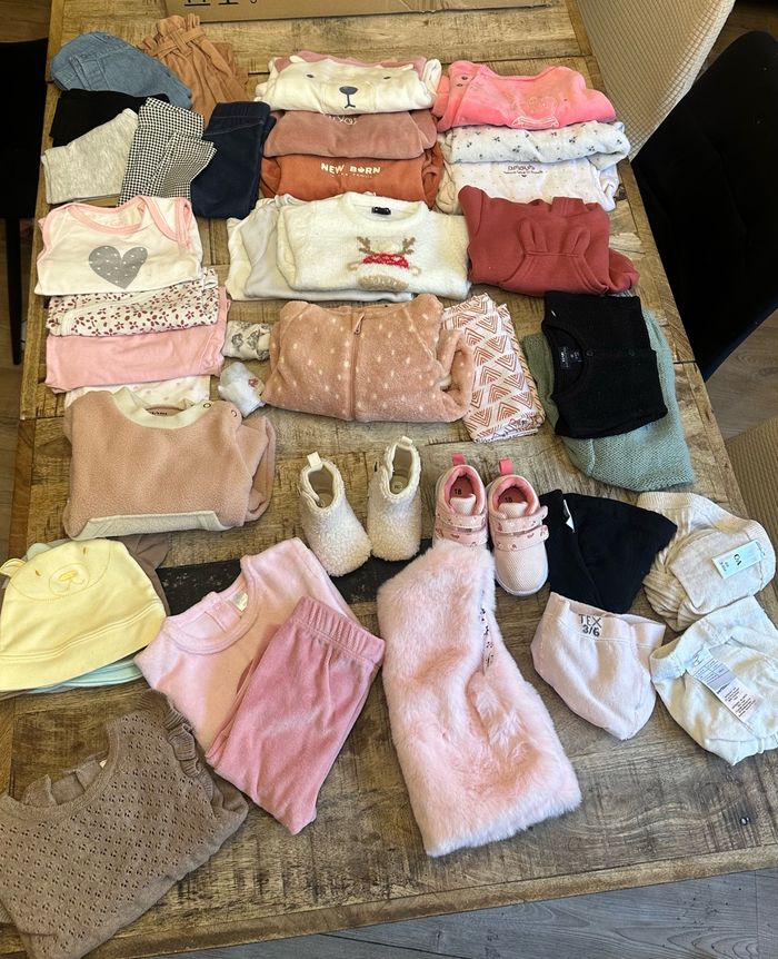 Lot de vêtements bébé fille