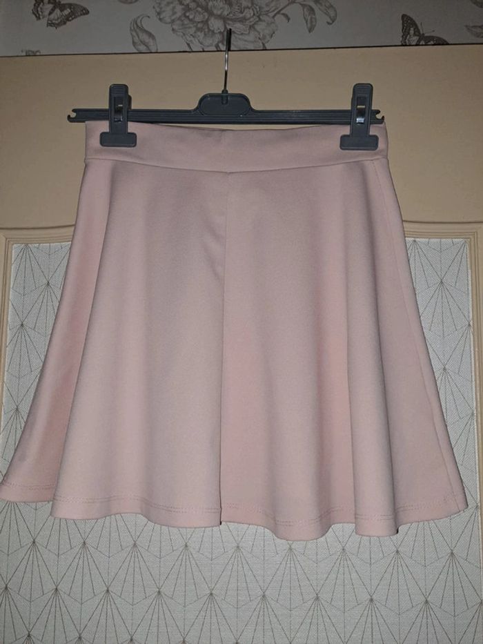 Jupe rose 36-38 trapèze. 2 micro tâches à peine visibles - photo numéro 3