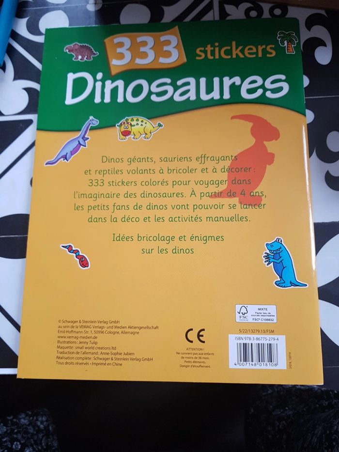 Livre dinosaure stickers, il manque 3 stickers - photo numéro 2