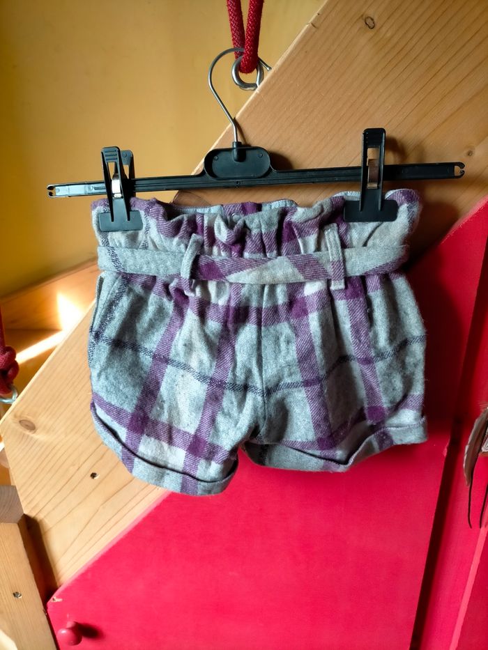 Très joli short Burberry 5 ans - photo numéro 3