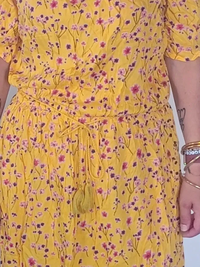 Robe Pimkie Taille L – Imprimé floral jaune – Épaules dénudées - photo numéro 3
