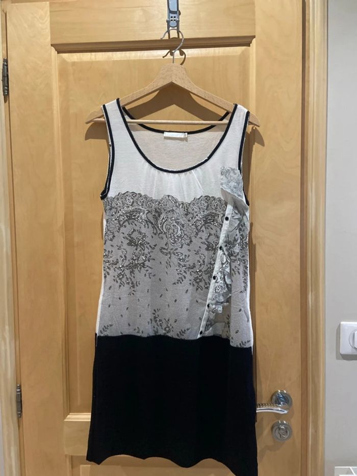 Robe noire et blanche see u soon