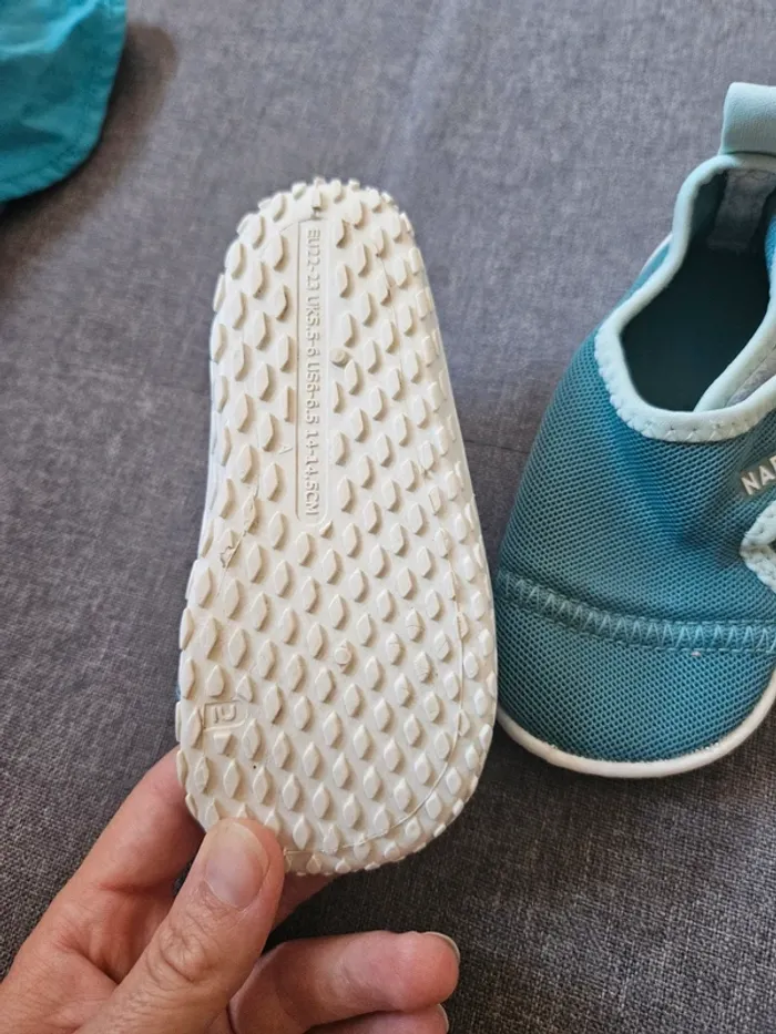 Chaussures d eau enfant tbe 22 23 - photo numéro 2