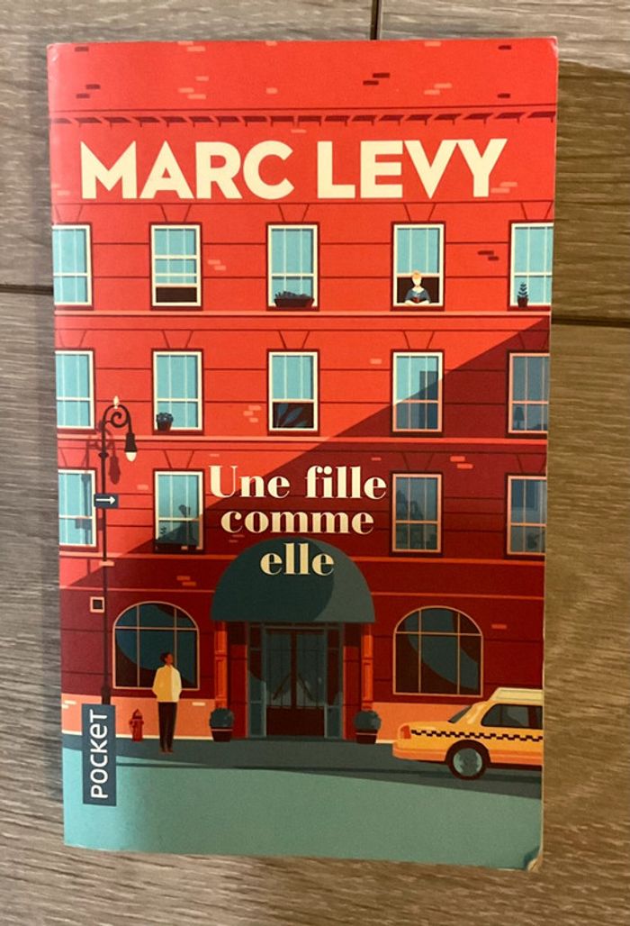 Livre de poche Marc Levy « une fille comme elle »
