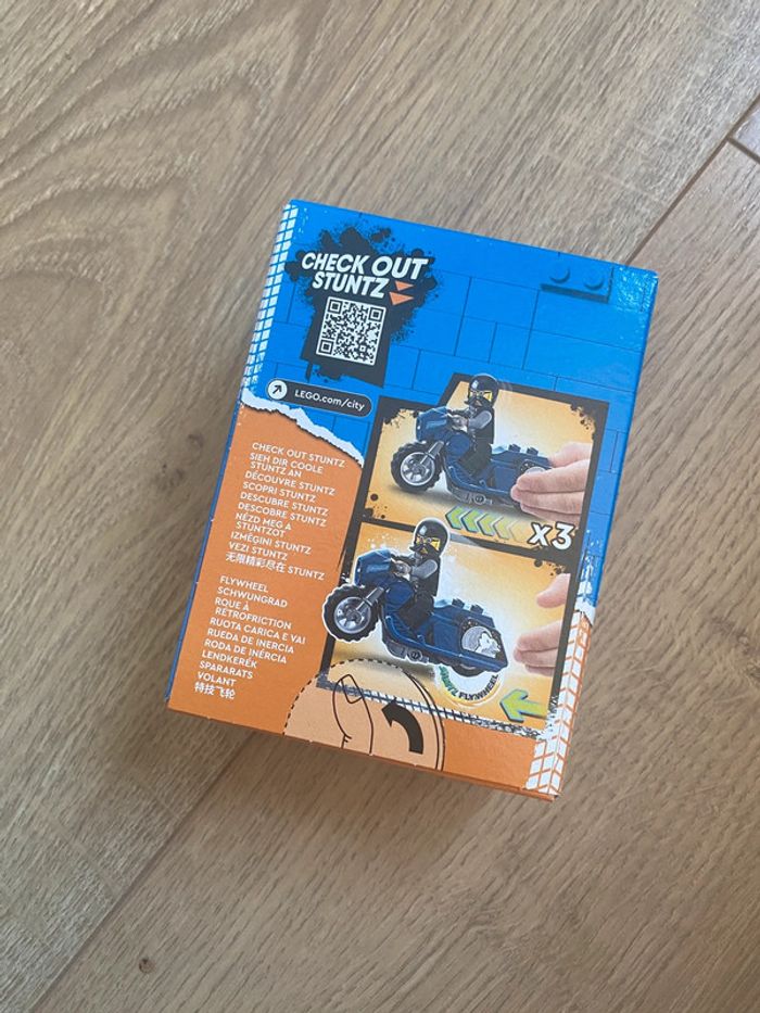 Lego city moto avec friction 60331 - photo numéro 2