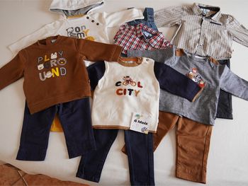 Lot n°9 Vêtements Obaibi 6 mois : 5 Pantalons + 1 Salopette + 6 Hauts
