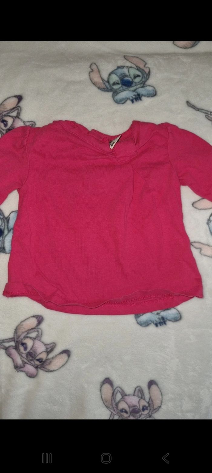Tee-shirt manche longue 6 mois en très bon état