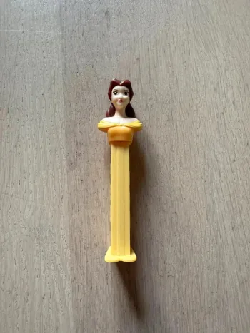 PEZ Disney Belle en robe jaune