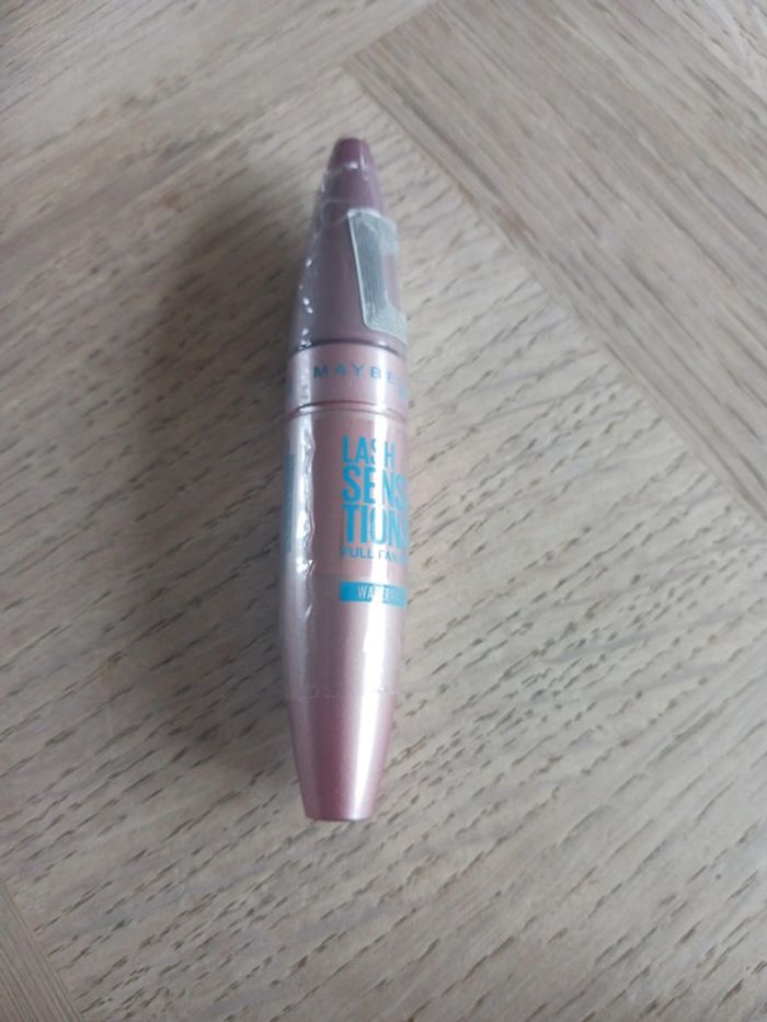 Mascara noir cils sensationnel waterproof maybelline