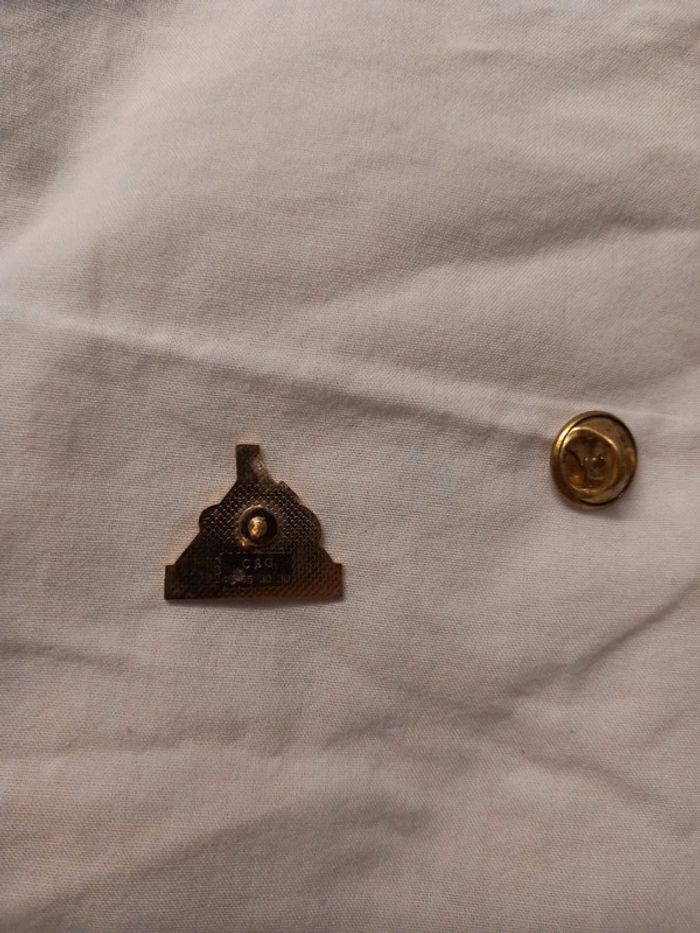 Pin's JC Almanachs - photo numéro 3