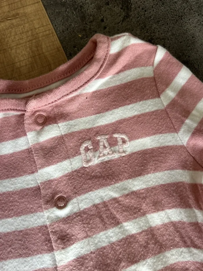 Combinaison, pyjama, barboteuse bébé fille, 9-12 mois GAP - photo numéro 2