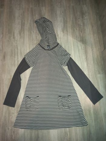 robe grise rayé à capuche zara kids taille 9/10 ans