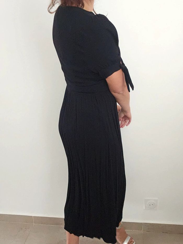 Robe noire mi longue - photo numéro 3