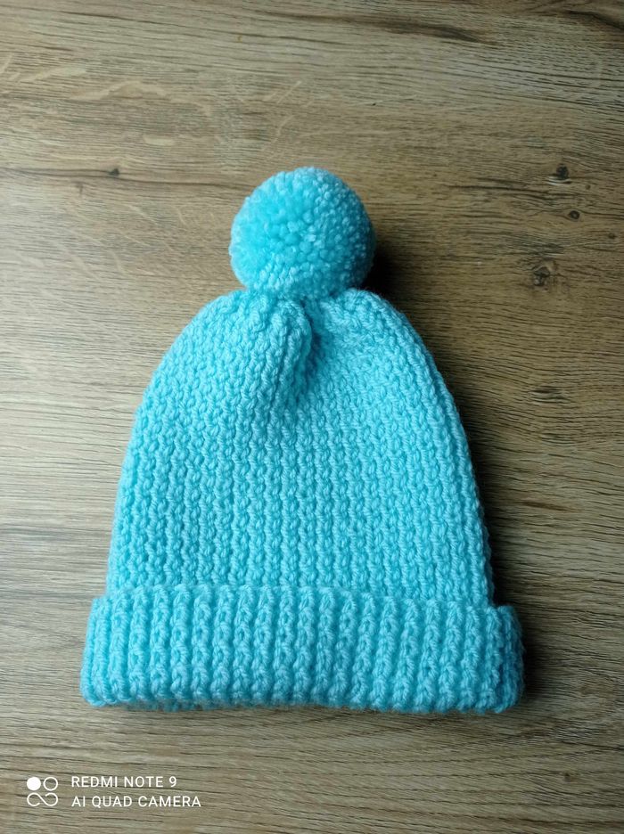 Bonnet fait mains 3/6 mois