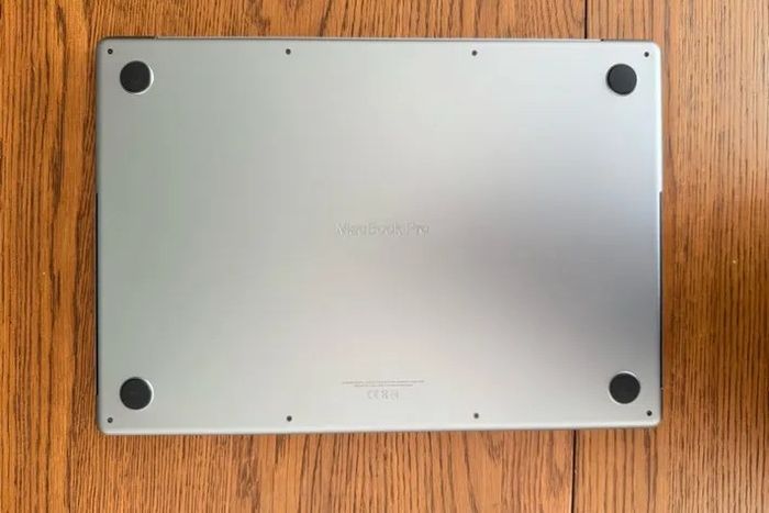 MacBook Pro 16 2023 M2 Pro, 16 Go Ram, stockage 500 Go, Batterie 97% en parfait état - photo numéro 4
