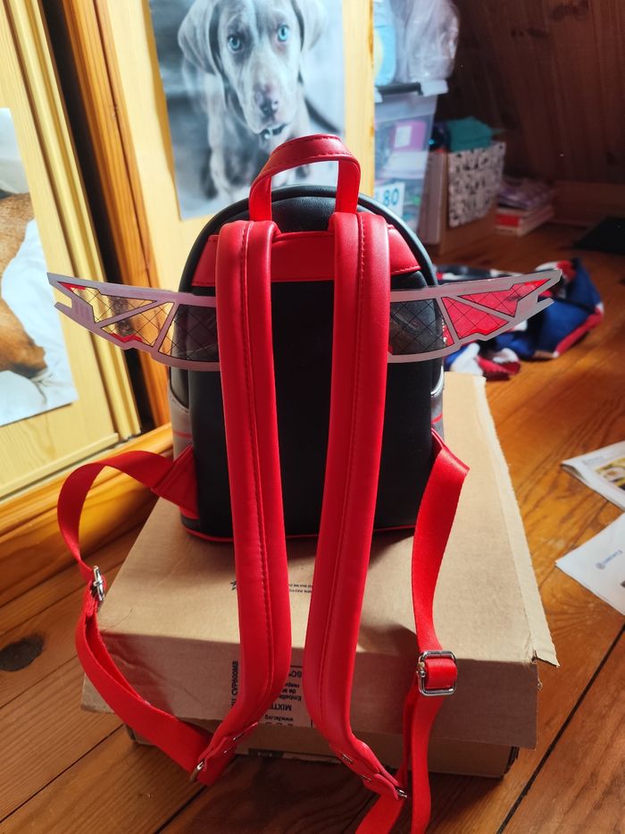 Sac Loungefly Falcon ( porté 1 fois) et portefeuille ( neuf) - photo numéro 3