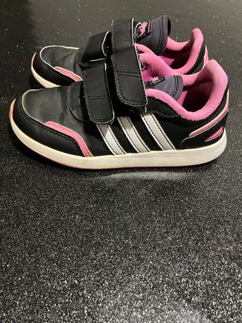 Basket adidas noires et roses taille 29