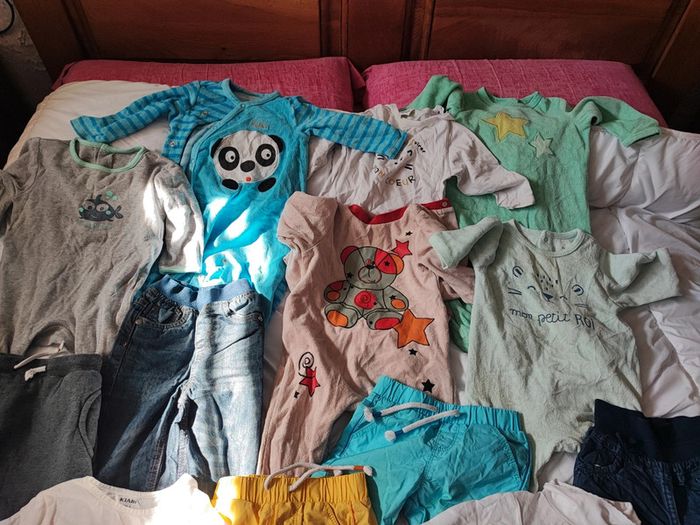 Lot d'une quinzaine de vêtements 9 mois - photo numéro 3