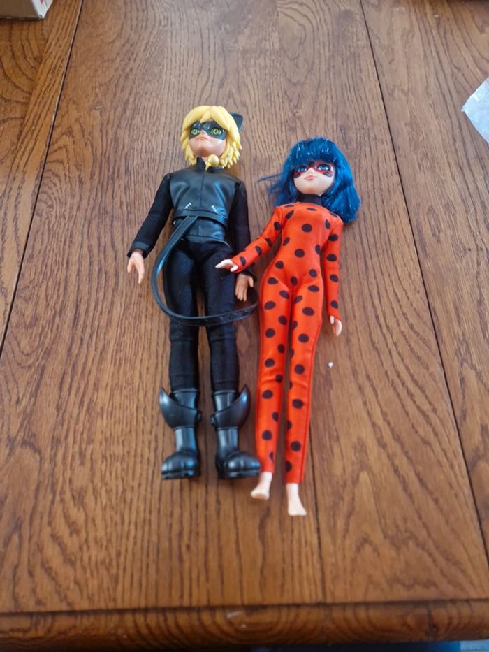 Lot de 2 poupées lady bug et chat noir miraculous