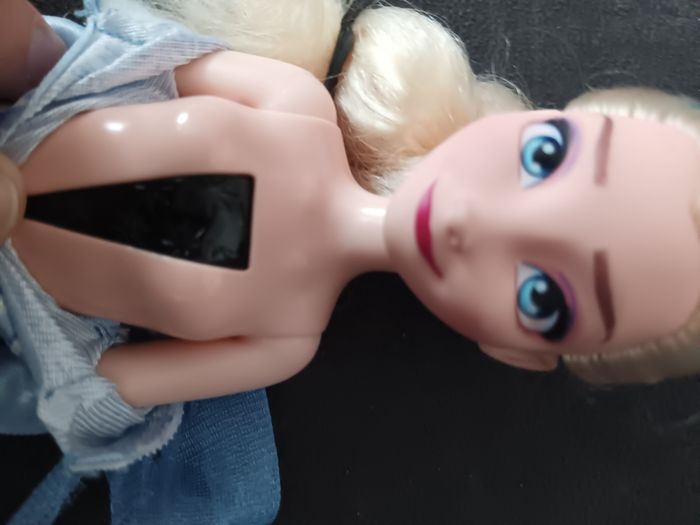 Elsa chantante  2018 . Très bon état - photo numéro 4