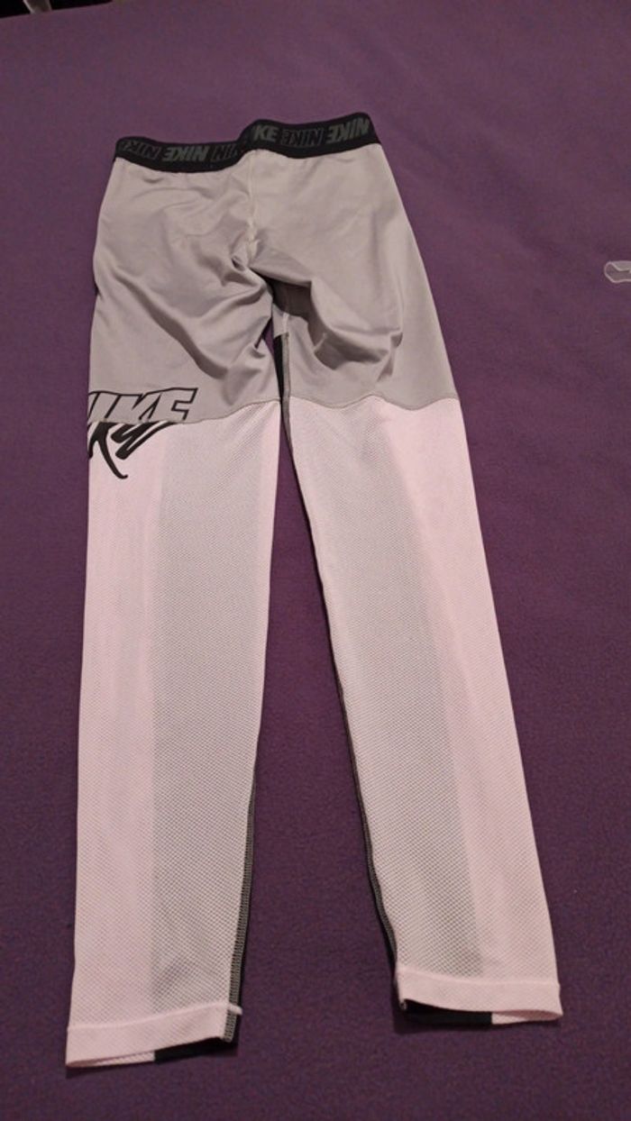 Leggings Nike taille s - photo numéro 3