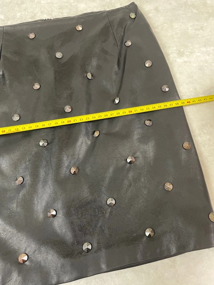 Mini jupe droite en simili cuir cloutée 34 - photo numéro 6