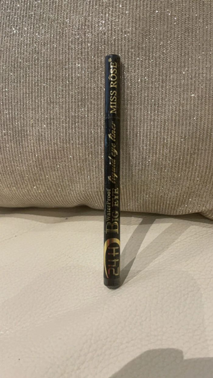 Crayon eye liner bleu Miss Rose neuf