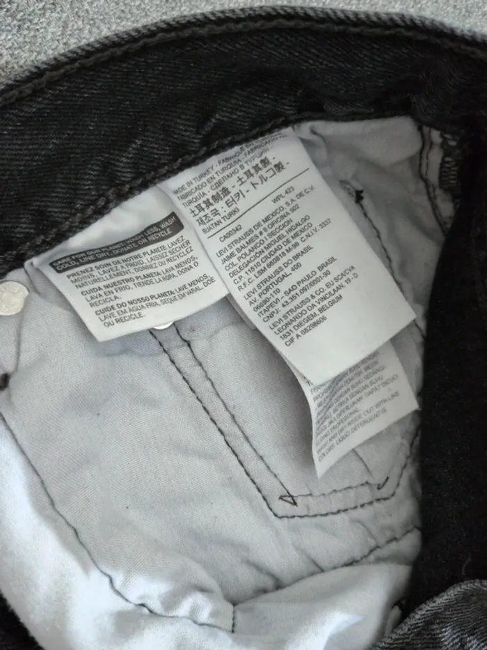 Jupe en jean noire Levi’s – Taille 38 – Très bon état - photo numéro 7