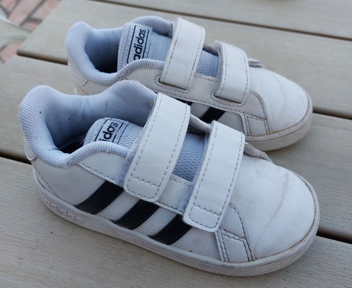 Baskets Adidas T24