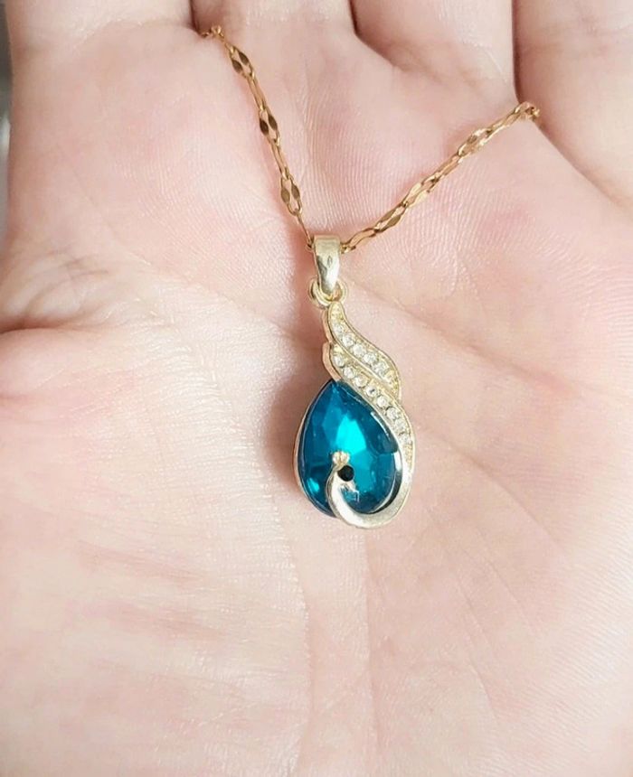 Collier doré avec pendentif bleu goutte – Élégant et raffiné - photo numéro 2