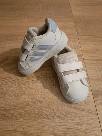 Basket adidas - taille 19- très bon etat