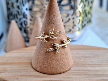 Bague ouverte dorée en forme de feuilles avec strass en acier inoxydable – Bague de fiançailles