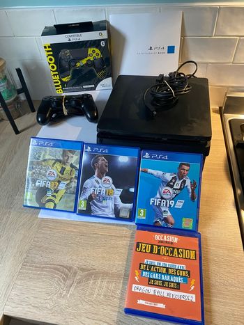 Console PS4 avec manettes et jeux 