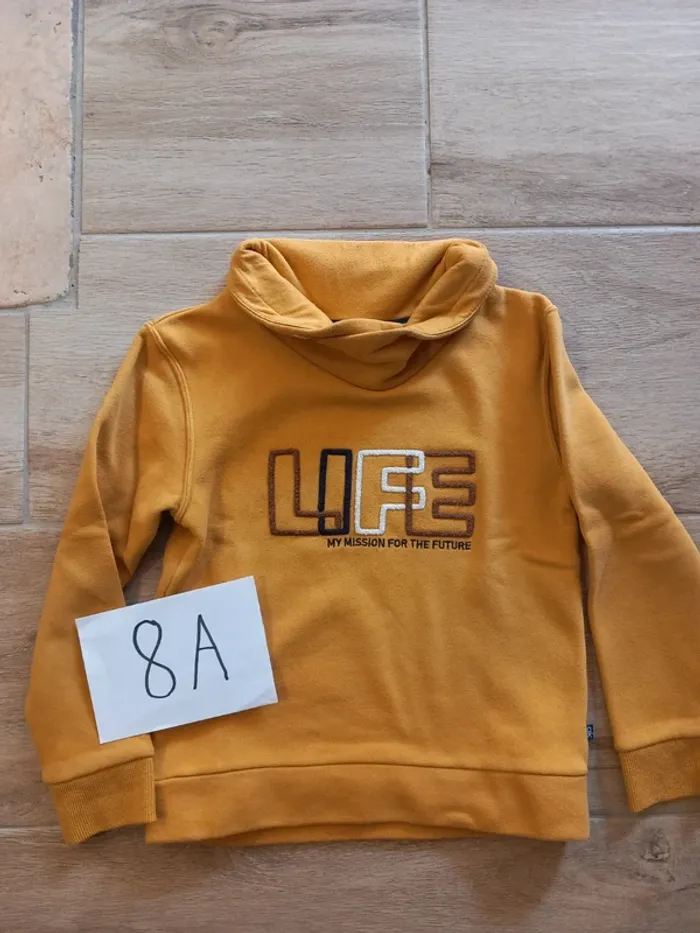 Sweat okaidi moutarde garçon 8 ans