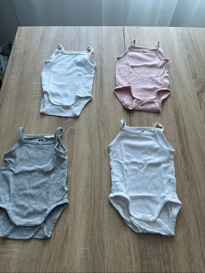 Lot de 4 bodies à bretelles 3 mois