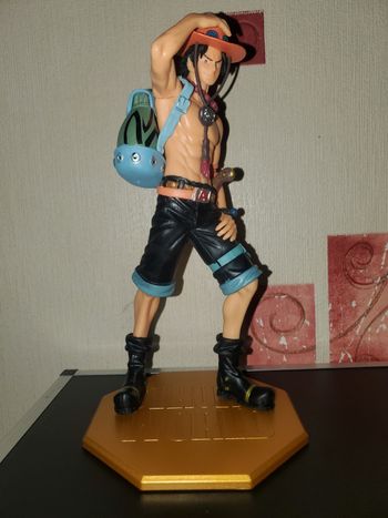 Figurine one piece ace