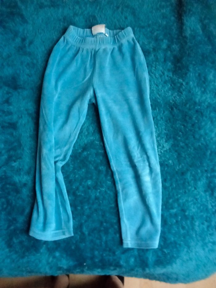 Pyjama velours 2 pièces Minions 6ans - photo numéro 4