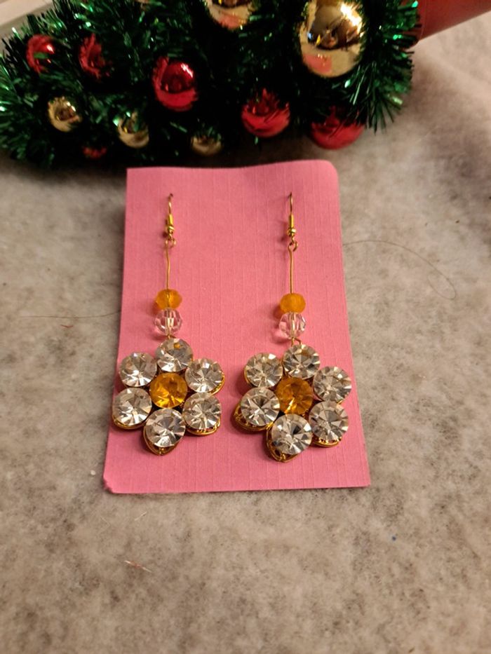 Boucles d'oreilles pendante avec strass orange et blanc - photo numéro 2
