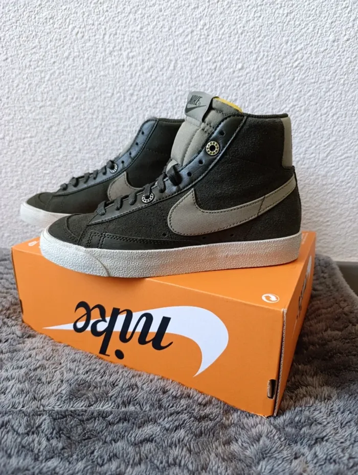 Baskets montantes Nike Blazer taille 36,5 - photo numéro 2
