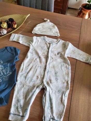 Ensemble Disney Primark 9-12 mois très bon état