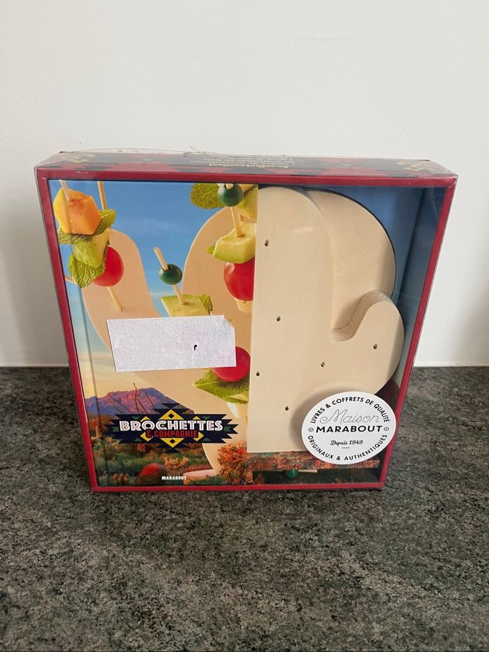 Coffret avec livre  et support pour apéritif